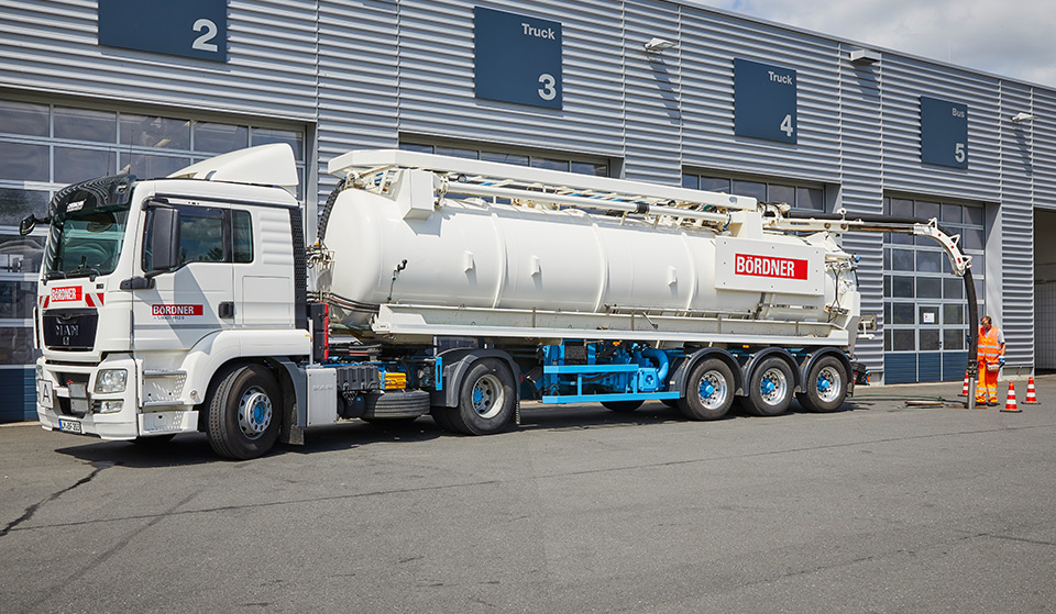 Saugfahrzeug von BÖRDNER zum Transport von flüssigen Abfällen